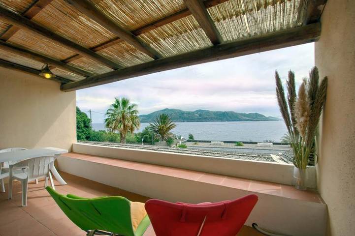 Gîte pour 5 personnes, avec jardin ainsi que vue sur le lac et vue, animaux acceptés à Santa Marina Salina - 4