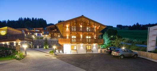 Chalet für 12 Personen, mit Terrasse und Whirlpool, kinderfreundlich in Hinterglemm