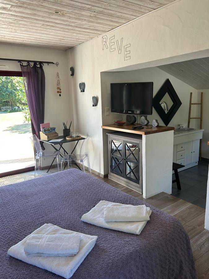Double Room with Private Bathroom in Notre-Dame-de-Riez, Vallée de la Loire