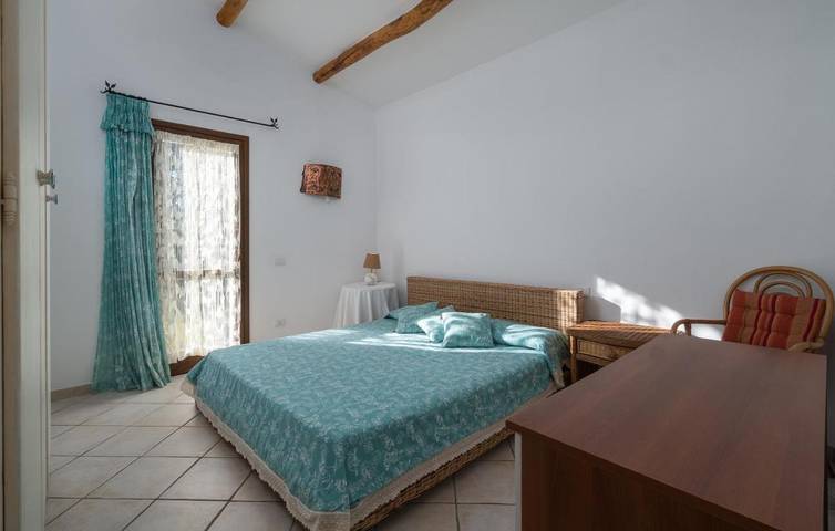 Location de vacances pour 8 personnes, avec vue ainsi que piscine et jardin à Sant'Antonio di Gallura - 4