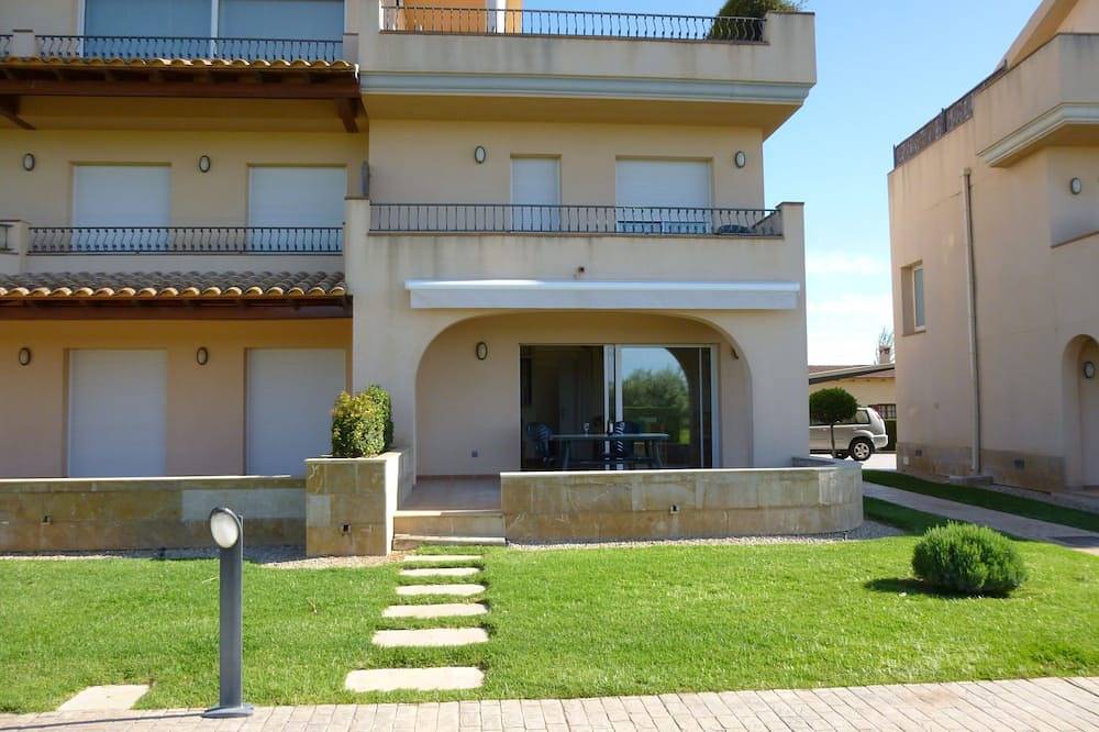 Modernes Maisonette-Haus mit Blick auf den Gemeinschaftspool und die Gärten am Golf Panoramica, in Sant Jordi, Castellón Provinz
