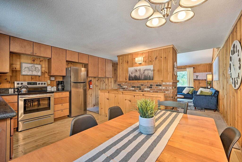 Relaxing Mountain Refuge: 4 Miles to Mt Snow! in West Dover, Mount Snow