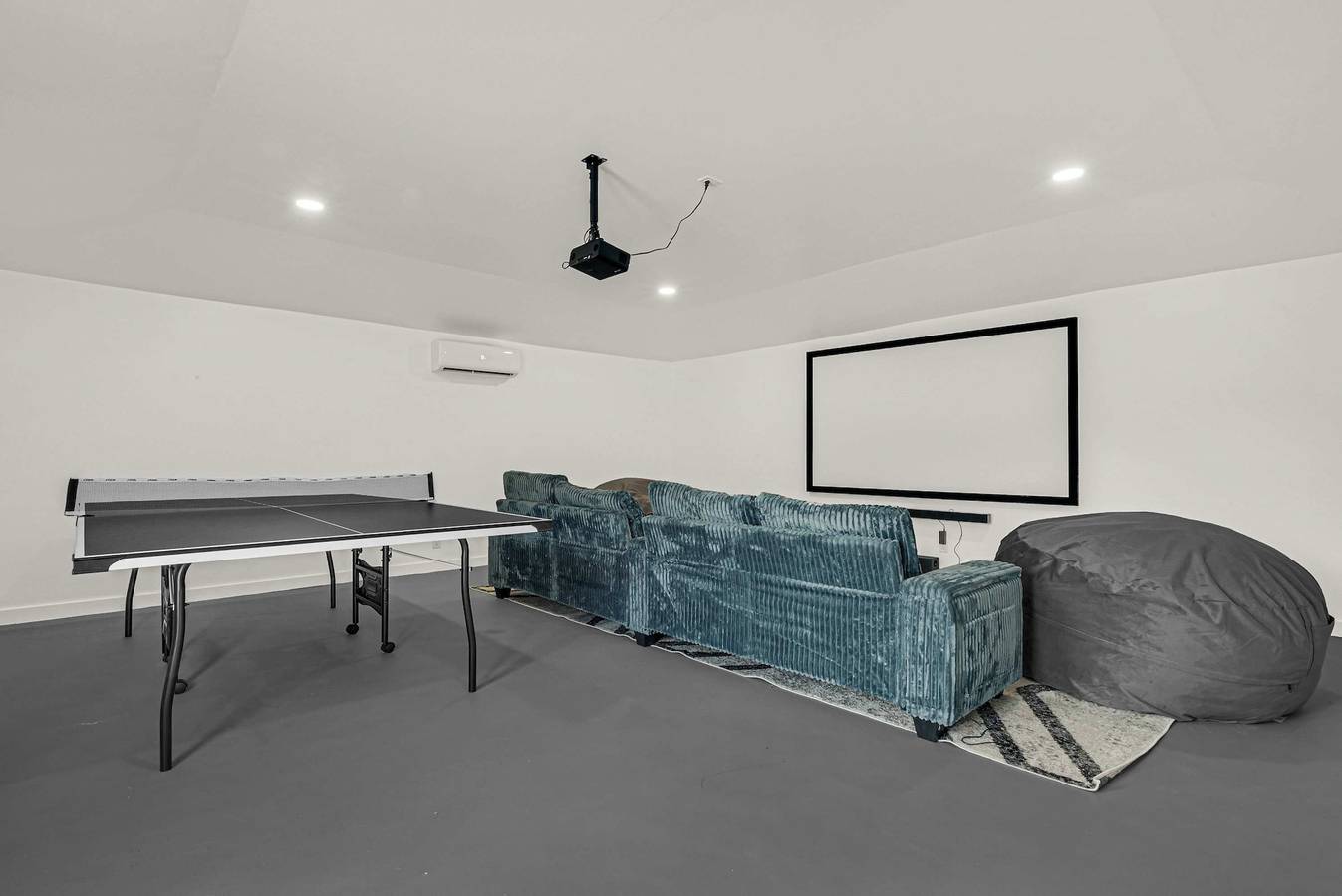 Luxury 4Br w Pool  Spa  Cinema   Game Room - 10pax in Houston, Condado de Harris