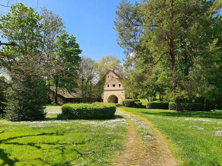 Gîte pour 20 personnes, avec piscine et sauna ainsi que vue et jardin à Raveau (Nièvre)