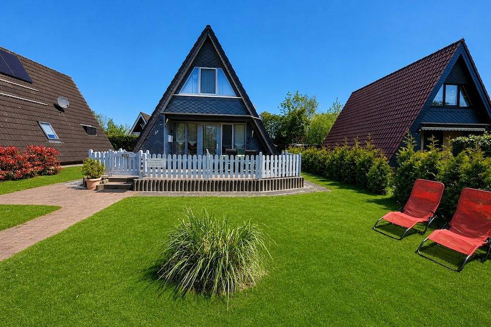 Gemütliches und komfortables Nurdach-Ferienhaus im Ferienpark Fedderwardersiel in Fedderwardersiel, Butjadingen