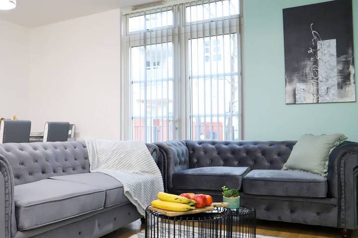 Holiday rental for 15 people, with garden, with pets in Leicester