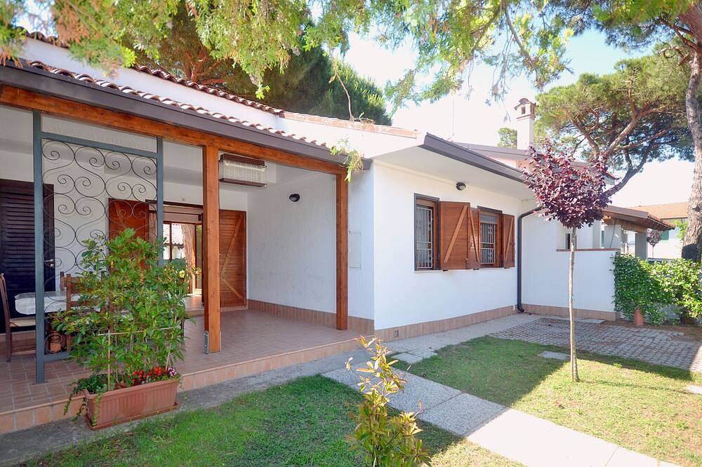 Schönes Ferienhaus im Erdgeschoss mit 3 Schlafzimmern, 2 Gärten und 1 Parkplatz in Comacchio, Ferrara Provinz