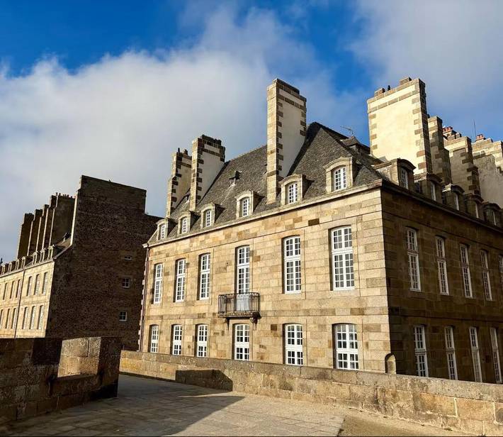 Gîte pour 8 personnes, avec vue, animaux acceptés dans La Demeure de Corsaire