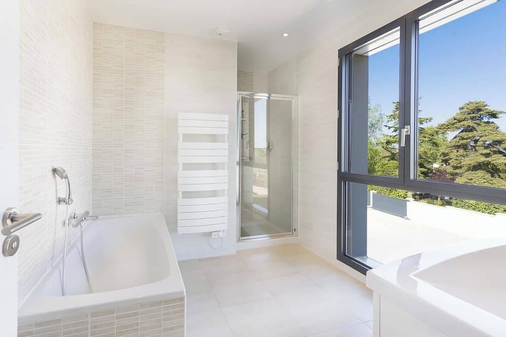Large architect-designed house near Paris. Ideal for family relaxation in Orgeval, Yvelines