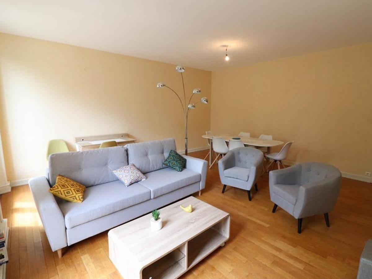 Gîte au Bord du Lac avec Activités, Jardin et Confort Moderne, Animaux Acceptés - Fr-1-742-87 in Saint-Étienne-Cantalès, Région d'Aurillac