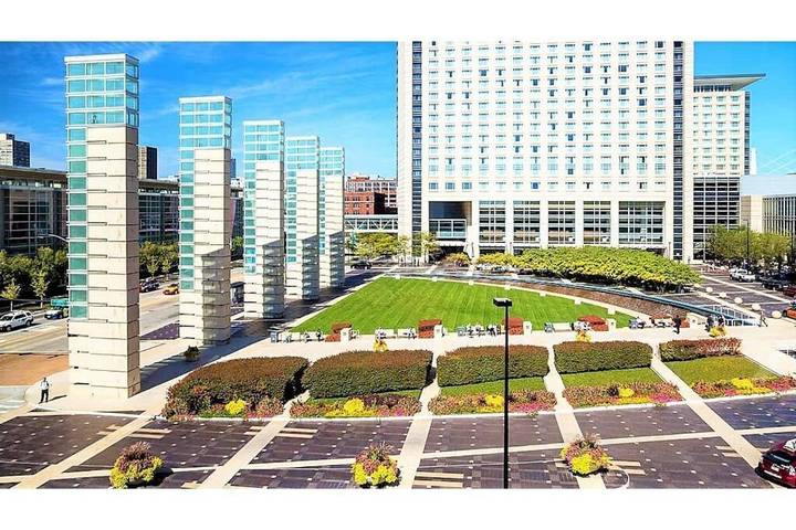 Vacation house for 14 people, with yard in Chicago