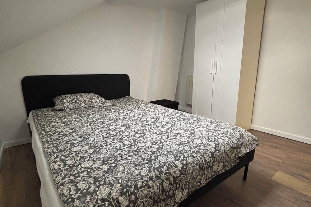 Entire apartment, Spacious F2 15mn from Paris in Noisy-le-Sec, Seine-Saint-Denis