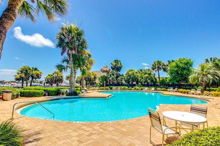 Vacation rental for 4 people, with balcony and pool in Fort Walton Beach