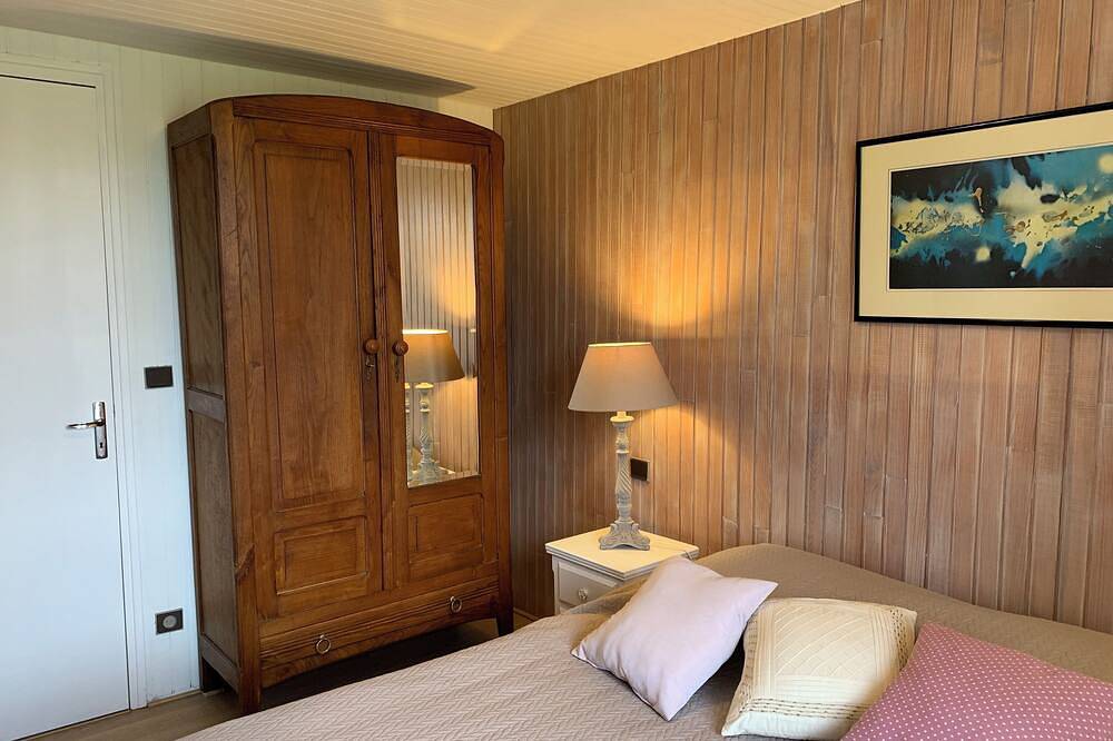 Meublé de vacances 3* en Corrèze, 2 chambres, parc arboré. Rénové Printemps 2024 in Pérols-sur-Vézère, Région d'Ussel