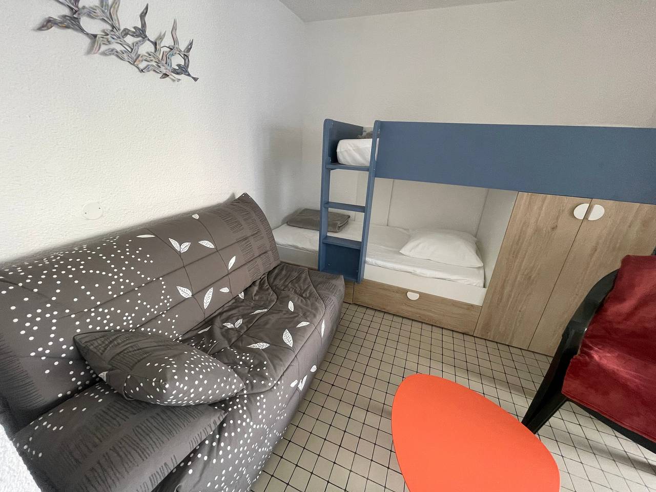 Entire apartment, **Gruissan - Ground Floor - Near Grazel Beach (150m) - Sleeps 4/5 - Secure Parking** in Gruissan (Ville), Gruissan