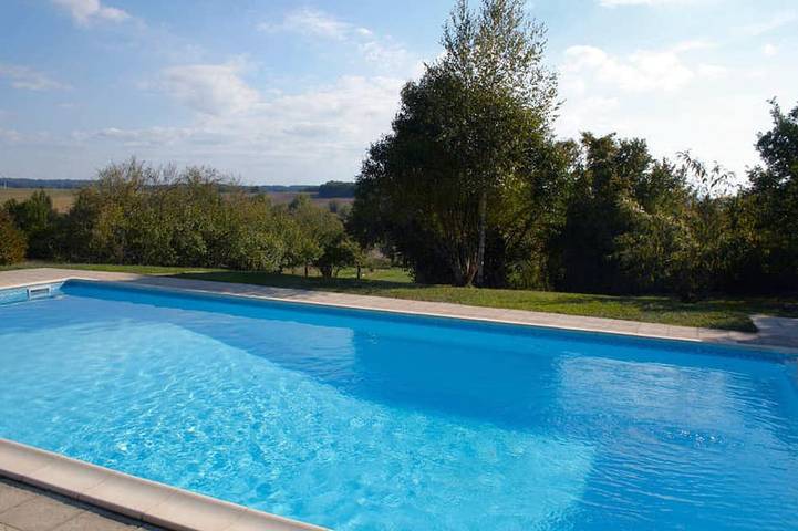 Location de vacances pour 6 personnes, avec Terrasse et Jardin à Juignac