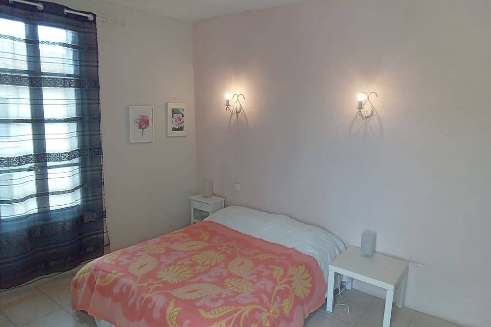 Grand old Villa with pool in the heart  of  Capestang town (on the Canal du Midi) in Capestang, Canal du Midi