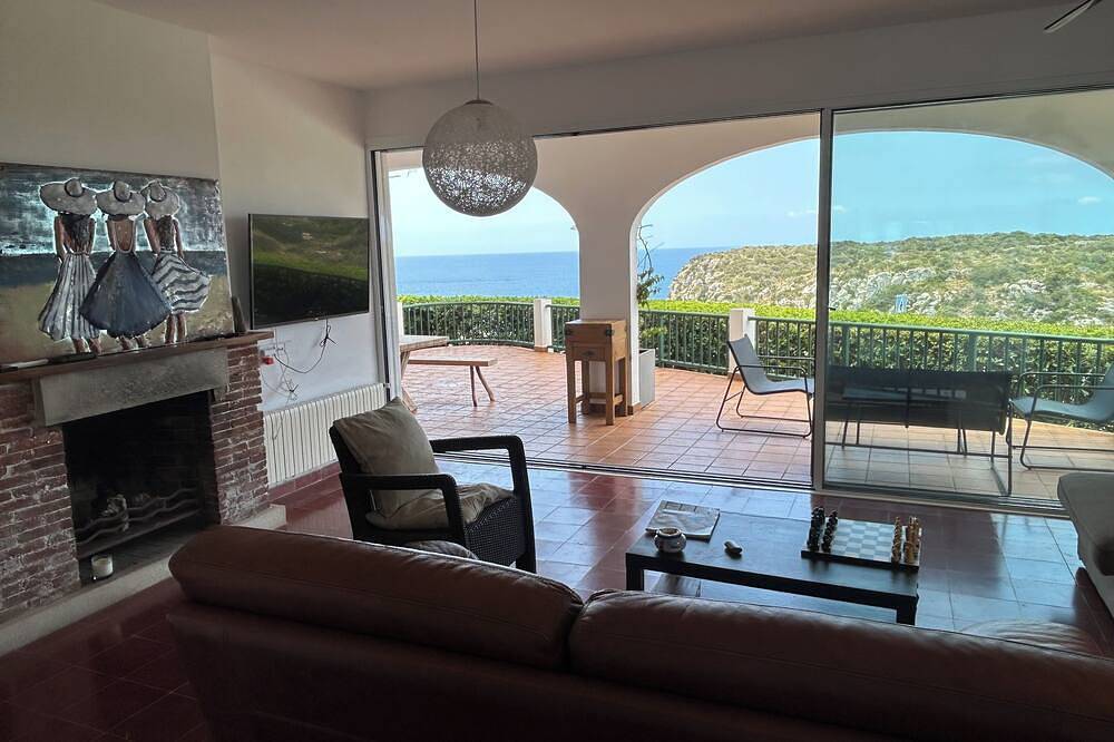 6-bedroom villa for up to 8/9 people in Cala en Porter, Municipio de Alaior