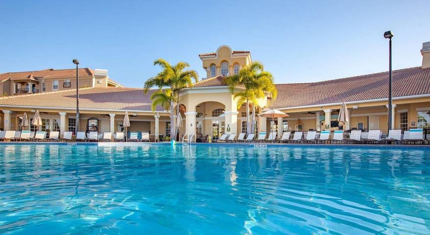 Apartamento de vacaciones para 7 personas, con jardín y piscina además de balcón y vistas al lago, Familias con niños - 1