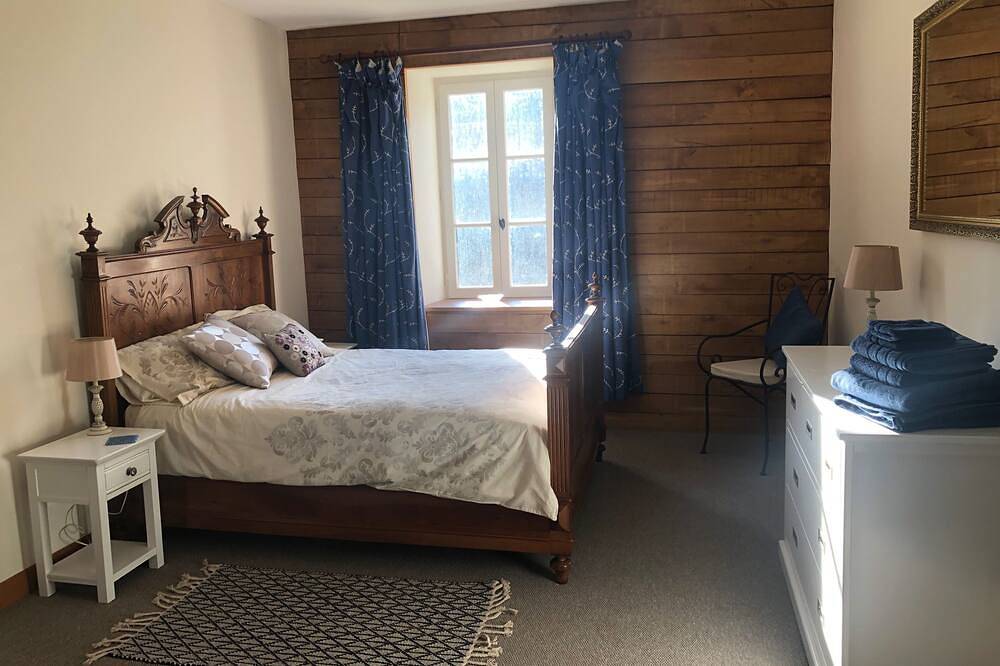 The Coach House-3 Bed-2 Bath-Garden-Petsok-Freep in Saint-Mathieu, Parque Natural Regional Périgord-Limousin