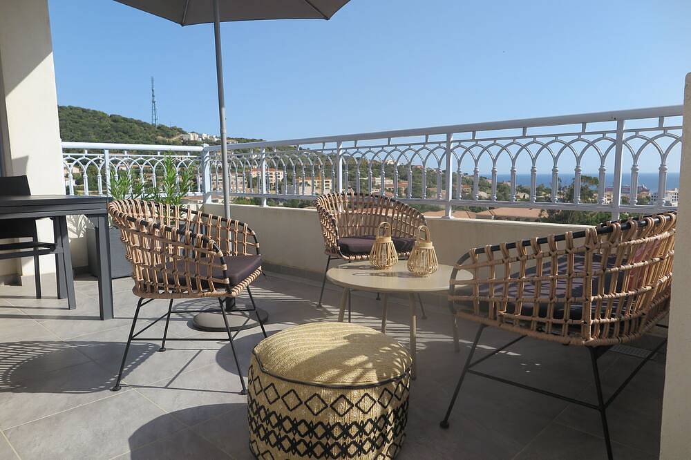 Ganze Wohnung, 4-person apartment with large terrace and sea view in L'Île-Rousse, Calvi und Umgebung