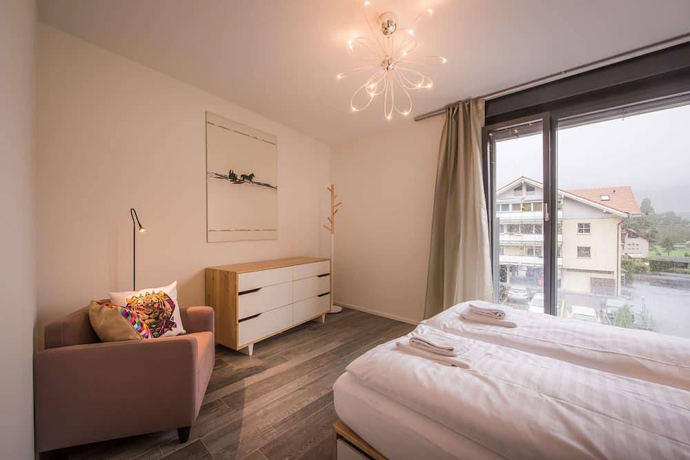Geheel appartement, Central luxury apartment with stunning views, lift access and wellness area in Interlaken, Meer van Thun