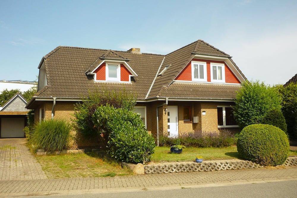 Ganze Wohnung, Kiara: Fewo mit Terrasse, 2 Schlaf- und großem Wohnzimmer - Ferienwohnung Kiara in Handewitt, Grünes Binnenland