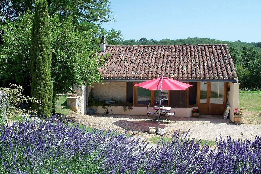 Charmant authentiek gezellig huisje in het hart van het platteland van Quercy in Mauroux, Lot