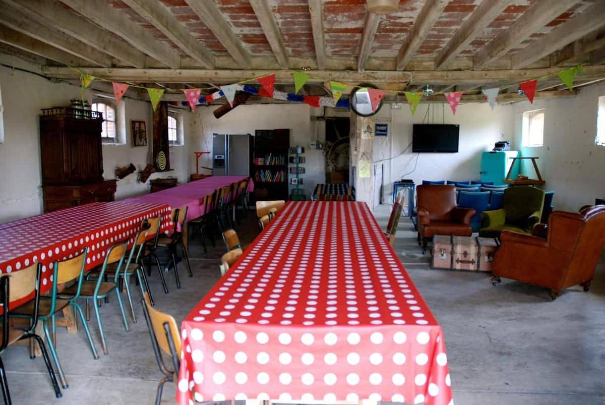 Tentes Safari aux Gîtes de Cormenin in Saint-Hilaire-sur-Puiseaux, Région de Montargis
