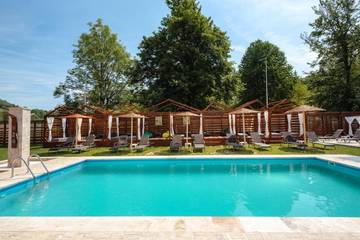 Gîte pour 4 personnes, avec jardin et piscine ainsi que vue et sauna, animaux acceptés dans Cluj-Napoca