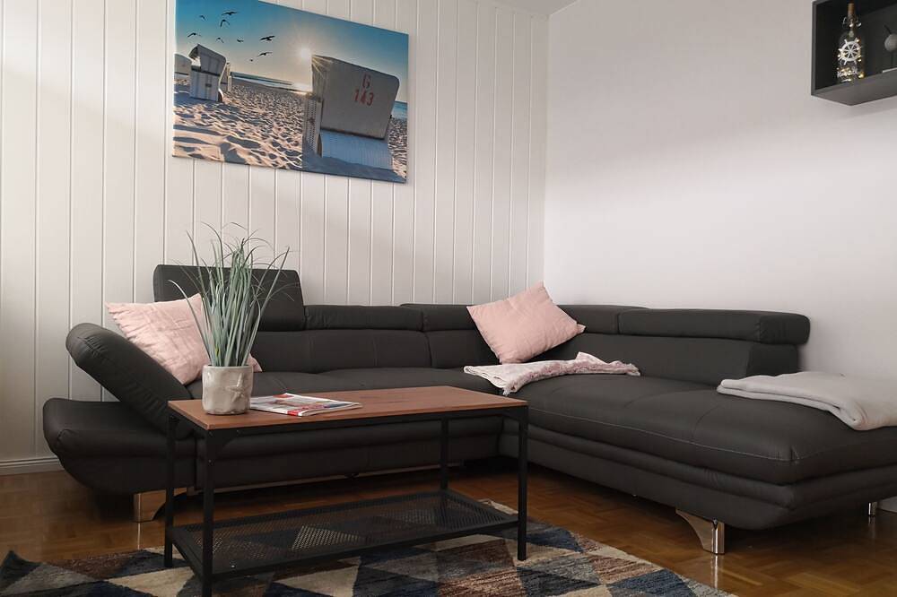 Ganze Wohnung, Traumhafte Ferienwohnung für große Familien unweit vom Deich, City und Lagune in Büsum, Dithmarschen