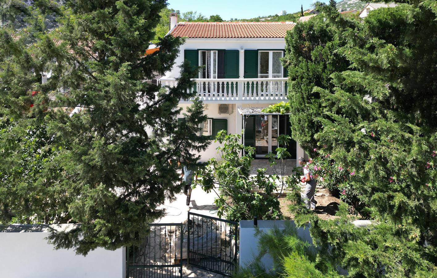 Geheel vakantieappartement, Appartement met zeezicht, wifi, terras en op 2,5 km van het strand in Cesarica, Velebit Nature Park