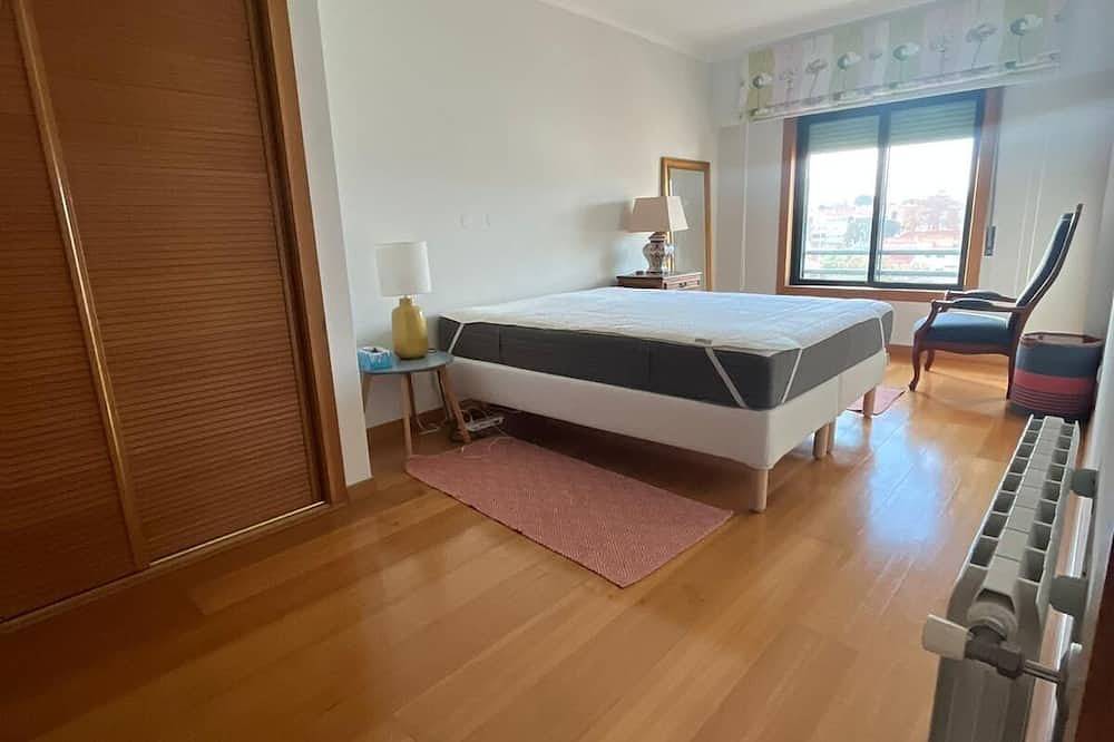Ganze Wohnung, Seaside family apartment between Lisbon & Cascais - walking distance to beaches in Carcavelos e Parede, Costa de Lisboa