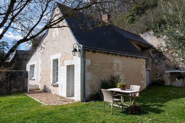 Gîte pour 2 personnes, avec jardin à Nazelles-Négron