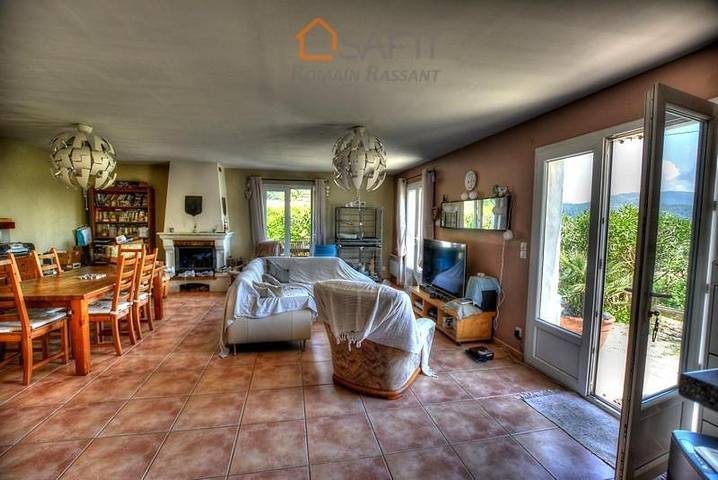 Location de vacances pour 7 personnes, avec vue ainsi que piscine et jardin à Cuers - 2