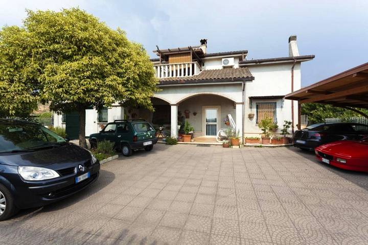 B&b per 3 persone, con Terrazza e Giardino nonché Panorama a Tivoli