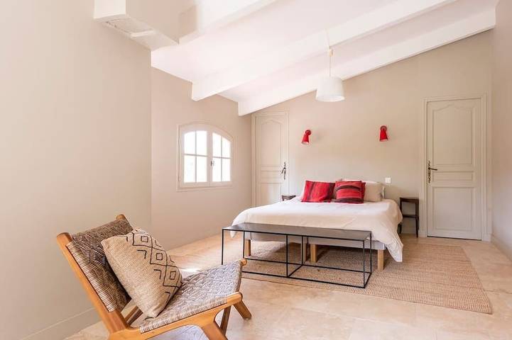 Location de vacances pour 8 personnes, avec jardin et terrasse à Rognes - 2