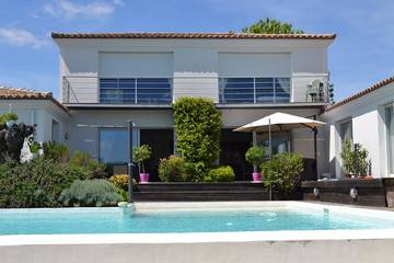 Cottage pour 3 personnes, avec piscine et jardin à Caussade