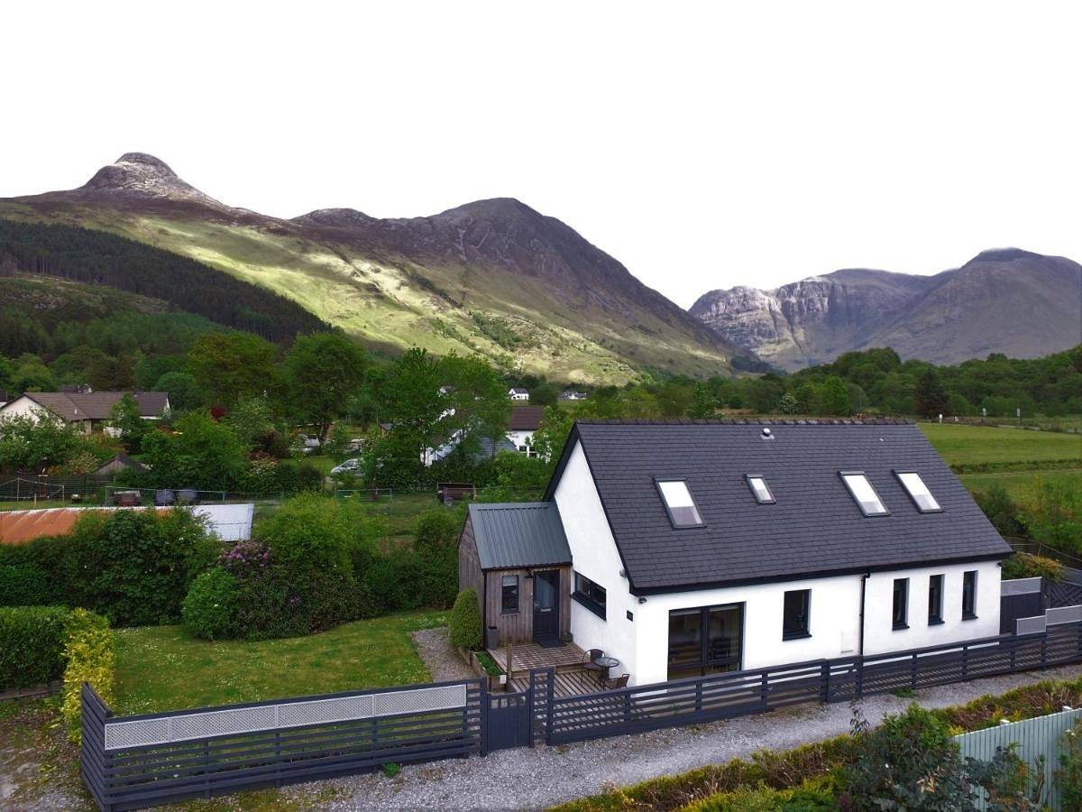 Hawthorn Cottage in Glencoe, Loch Linnhe