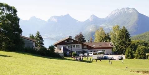 Hôtel pour 3 personnes, avec terrasse dans Talloires-Montmin