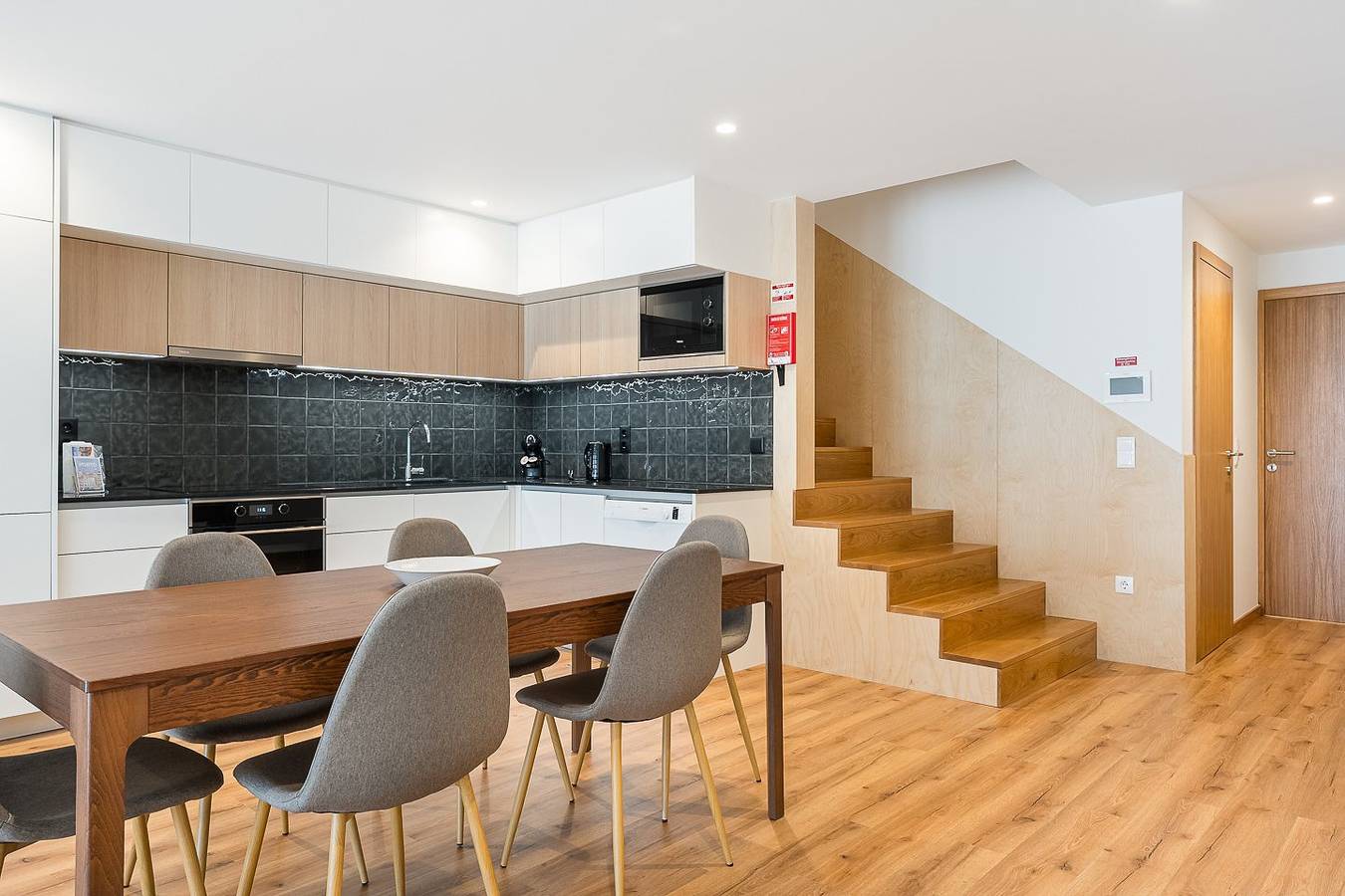Ganze Wohnung, Ferienwohnung für 8 Personen mit Balkon in Cedofeita, Porto