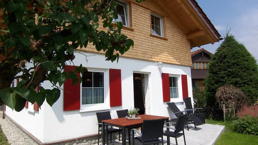 Ferienhaus für 7 Personen, mit Balkon und Garten