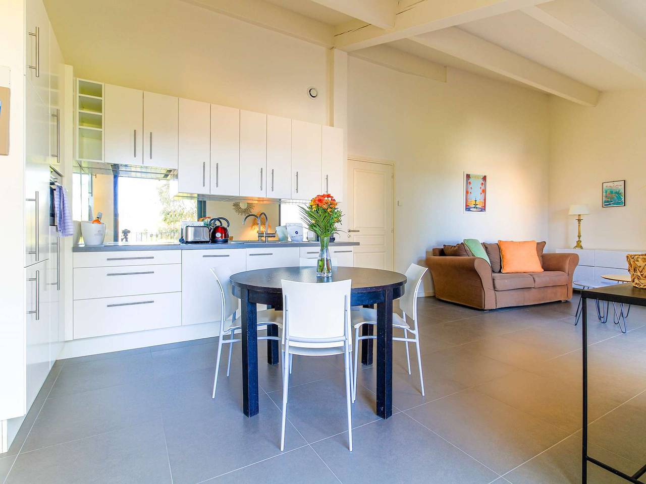 Apartamento entero, Luminoso loft en el centro de Le Lavandou, se admiten mascotas, 2 habitaciones in Le Lavandou, Region de Toulon