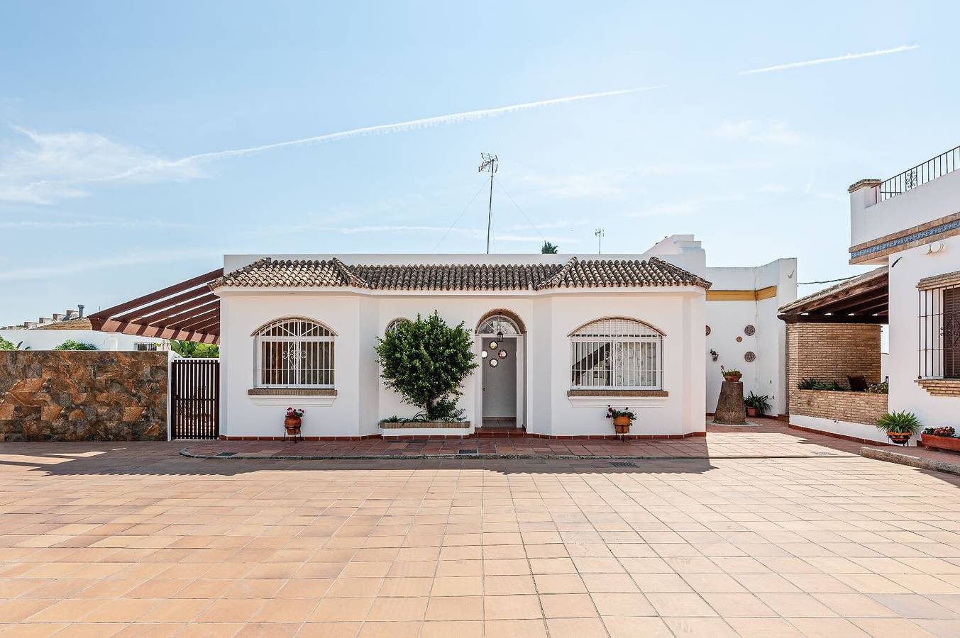 Casa de vacaciones "Chalet Fuente1 piscina común famila" con piscina compartida y Wi-Fi in Conil de la Frontera, Costa de la Luz
