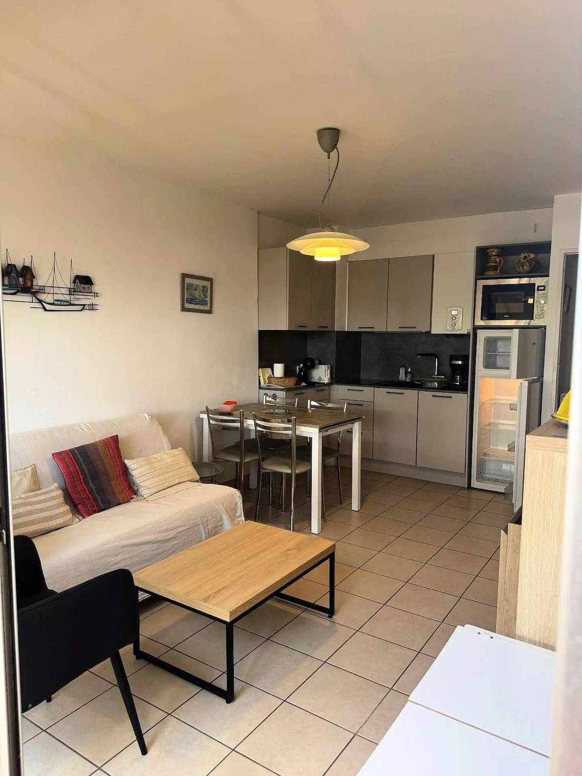 Appartement entier, Appartement vue port dans résidence avec piscine in Aigues-Mortes, Côte d'Améthyste