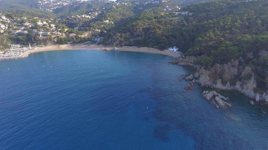 Camping pour 6 personnes, avec bassin pour enfant ainsi que terrasse et piscine à Lloret de Mar - 2
