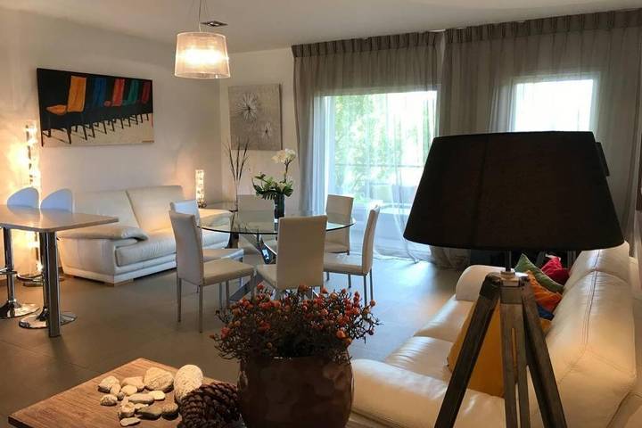 Apartamento de vacaciones para 6 personas, con jardín además de vistas y balcón - 1