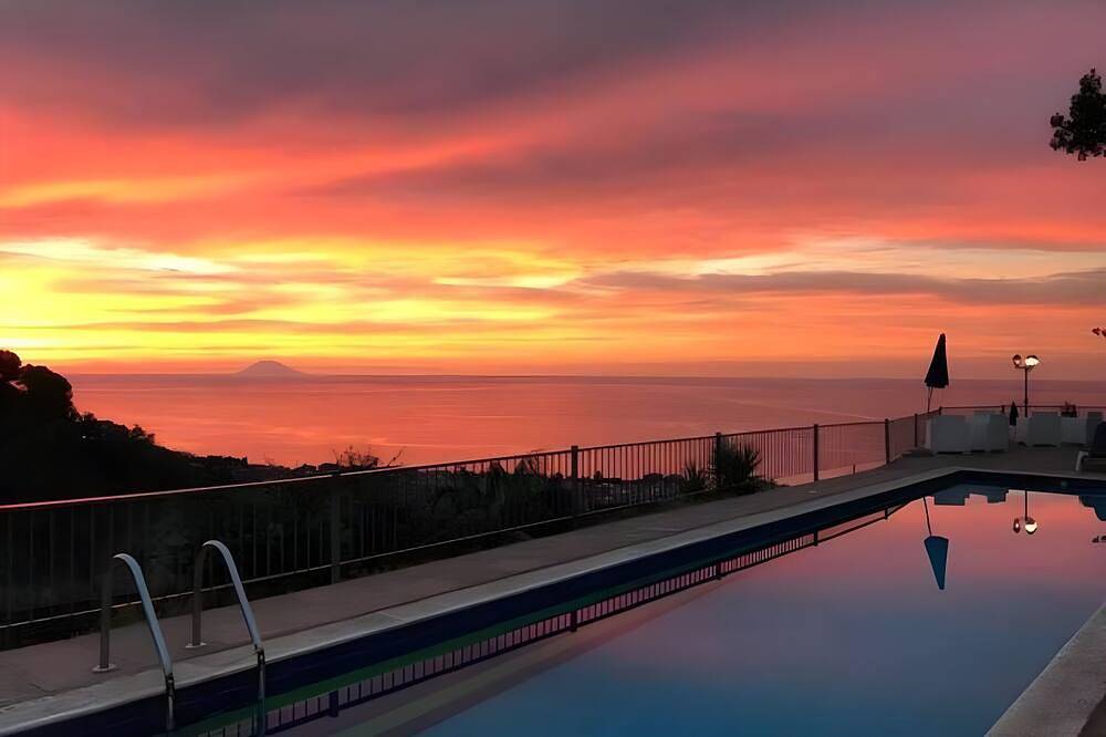 Entire apartment, Pool, Garden & View, 4 km from Tropea in Drapia, Vibo Valentia Province