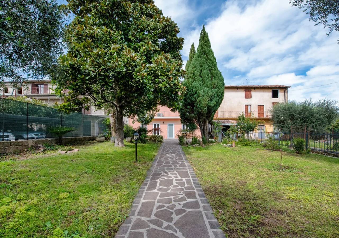 Entire apartment, Apartment 'Solarolo Cristina' with Lake View, Wi-Fi and Air Conditioning in Manerba del Garda, Garda Mountains