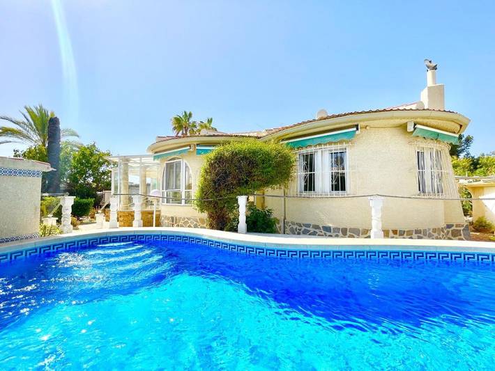 Villa für 10 Personen, mit Terrasse und Garten sowie Pool in Ciudad Quesada